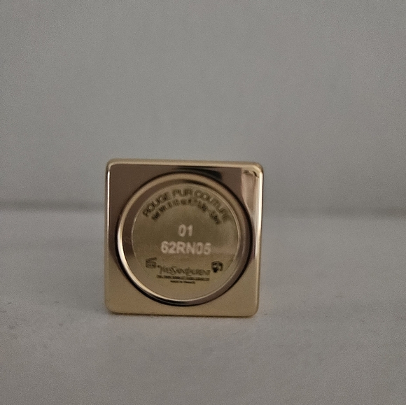 New And Never Used YSL Discontinued Rouge Pur Couture Lipstick- Shade 1 - Picture 2 of 6